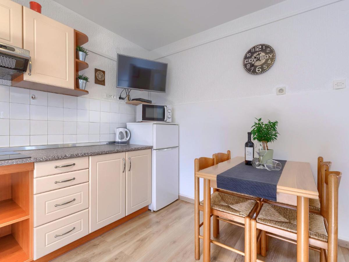 Apartment Zrinka-2 Porec Bagian luar foto